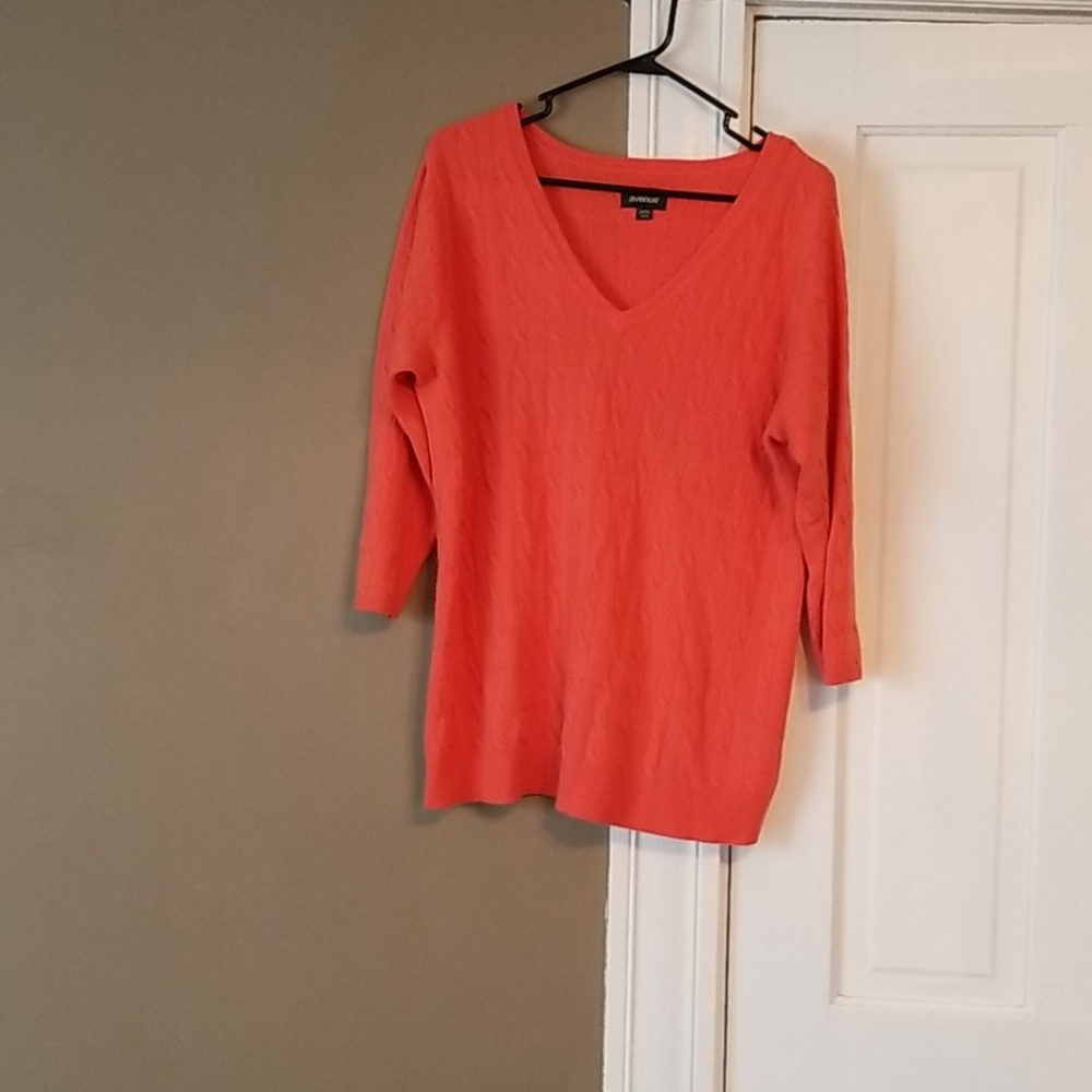 Like New Avenue Cable Knit Sweater